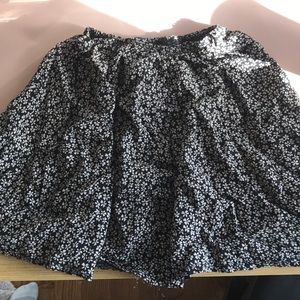 Brandy Melville daisy skirt